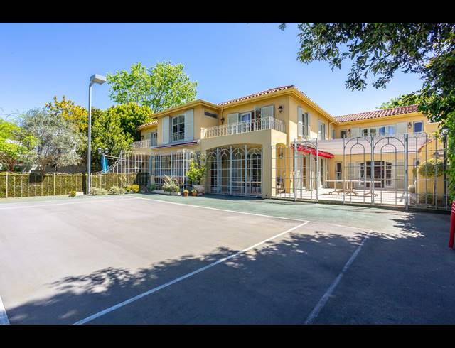 5 BEDROOM FREEHOLD SOLD IN RONDEBOSCH